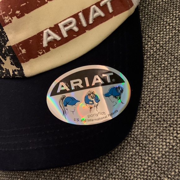 Ariat Women’s USA Stars and Stripes NWT Patriotic “Ponyflo” Cap - Picture 9 of 10